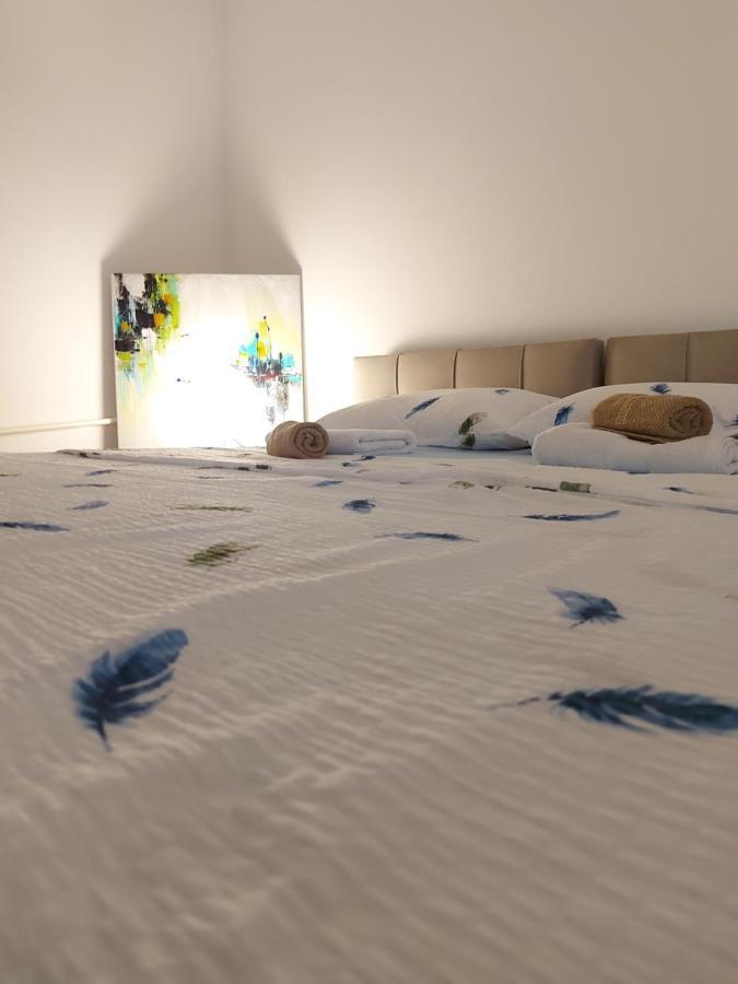 Aaa Apartment Pristina Esterno foto
